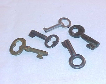 5 Vintage Keys