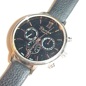 Men&#39;s Geneva Platinum Quartz Watch With Black Face and Black Simulated Leather Band Working Condition