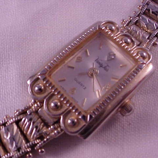Vanity Fair Women's Quartz Wrist Watch With Gold Link Band Working Condition