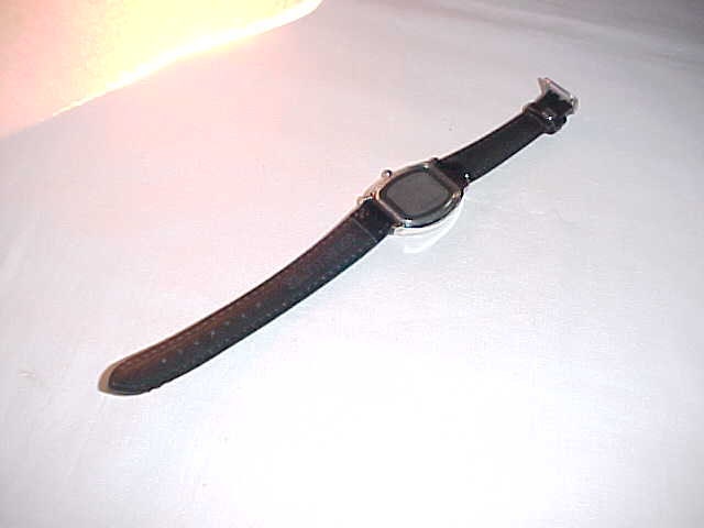 マハラ クオーツ 365 JOURS Men's Silver Quartz Watch in Working Condition With Black