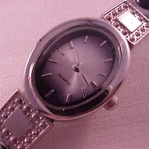 Women&#39;s Quartz Wrist Watch With Silver and Blue Gem Link Band Working Condition