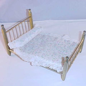 Dollhouse Furniture Brass Bed With Quilt and Pillow -  Canada