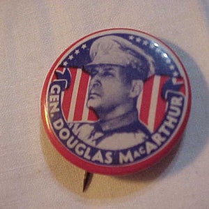 1940s Gen. Douglas MacArthur Vintage Pin Back Button
