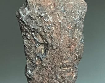 Morceau brut naturel de roche lunaire de météorite lunaire