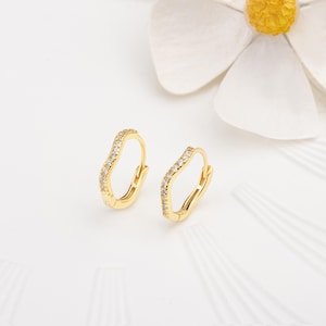 Dainty Hoop earrings s925 Minimalist Huggie Hoops in Sterling Silver Gold or Silver Hoop Earrings Wedding Earring Pave Diamond Earrings