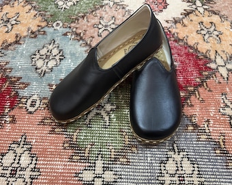 Handmade Leather Barefoot Shoes: Minimalist Wide Toe Box Grounding Shoes
