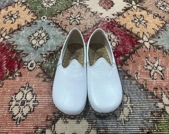 Handmade Leather Barefoot Shoes: Minimalist Wide Toe Box Grounding Shoes