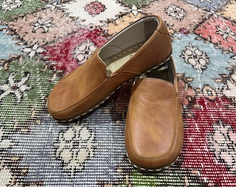 Handmade Leather Barefoot Shoes: Wide Toe Box, Grounding Caramel Minimalist Design