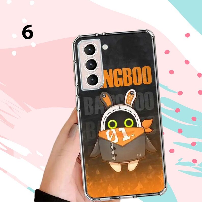 Puede incluir: Funda transparente para tel&eacute;fono con un personaje de dibujos animados con dise&ntilde;o de conejo, que lleva una chaqueta y una bufanda naranja. La funda tiene la palabra "NGBOO" en naranja y "BA" en blanco. El fondo es negro y naranja.