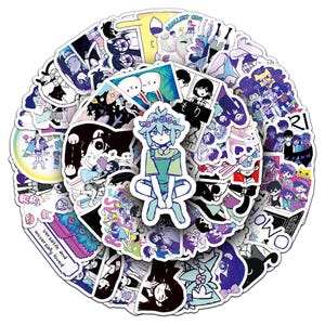 Puede incluir: Un conjunto circular de pegatinas coloridas con ilustraciones de estilo anime. Las pegatinas muestran personajes en diversas poses y entornos, con una variedad de colores y dise&ntilde;os. Algunas pegatinas incluyen texto, como "Versatile and universally loved."