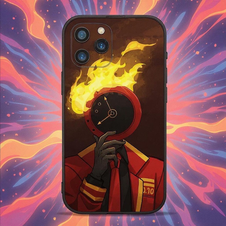 Puede incluir: Funda de tel&eacute;fono con una ilustraci&oacute;n estilizada. El dise&ntilde;o presenta una figura con una cara de reloj y llamas, vistiendo una chaqueta roja con rayas doradas. El fondo es una vibrante mezcla de morado, naranja y azul.