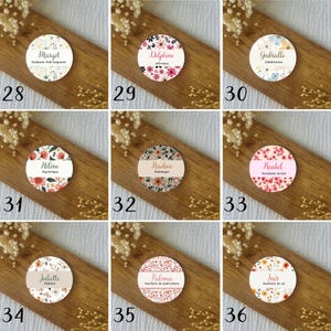 Badge soignant personnalisé 75mm floral