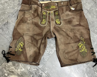 Herren Oktoberfest Kostüm, rustikale deutsche Lederhosen Otto, Wildledershorts mit Stickerei, Bayerische Tracht für Männer, Volksfest Kleidung,