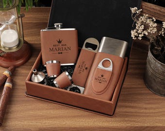 Men&#39;s Personalized Flask Set, Personalized Groomsmen Gifts, Flask Gift Set, Custom Flask and Cigar Case, Groomsmen Gifts, Gift for Dad