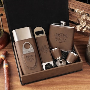 Personalized Groomsmen Gifts, Men&#39;s Personalized Flask Set, Flask Gift Set, Custom Flask and Cigar Case, Groomsmen Gifts, Gift for Dad
