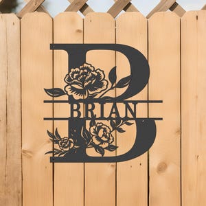 Arte de pared de metal con nombre y letra personalizado - Letrero con monograma floral personalizado - Decoración con iniciales familiares - Regalo de inauguración de la casa - Letrero metálico botánico