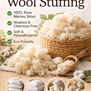 Könnte beinhalten: Bild von natürlicher Wollfüllung, mit dem Text "Natural Wool Stuffing". Das Bild zeigt einen Korb und einen Wollhaufen, einen Holzschöpfer und Beispiele für Kissen, Quilts, Spielzeug und Kunsthandwerk.