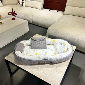 Bolsa de cuidado para bebés Orthomatt, bolsa exterior de tela Shönil gris, funda interior de algodón reemplazable y transpirable con certificación Oeko-Tex, portátil, para recién nacidos