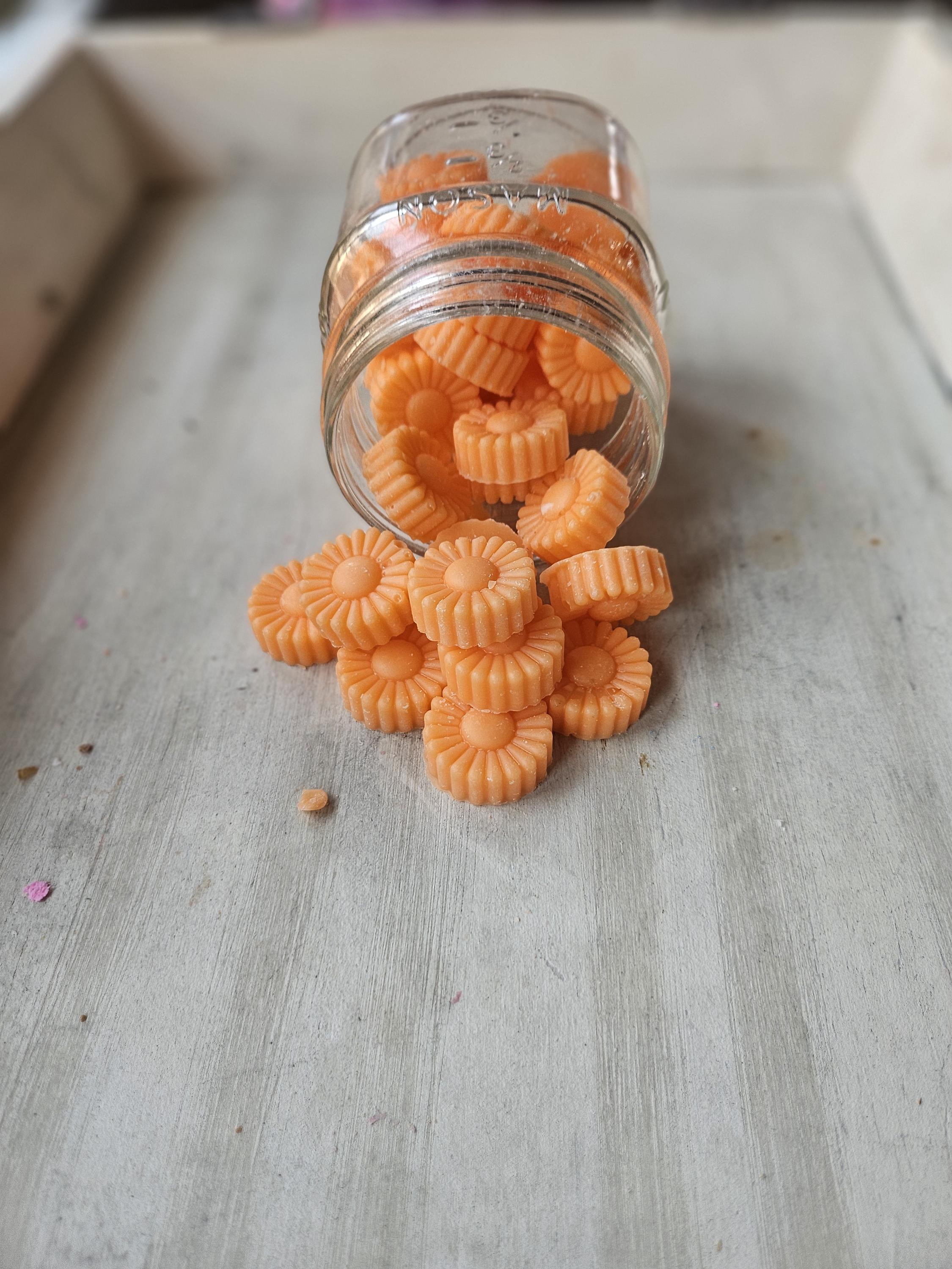 Daisy Soy Wax Melts – Handmade Floral Wax Tarts – Cute Gift for Her – Highly Scented Home Fragrance - Thumbnail 5