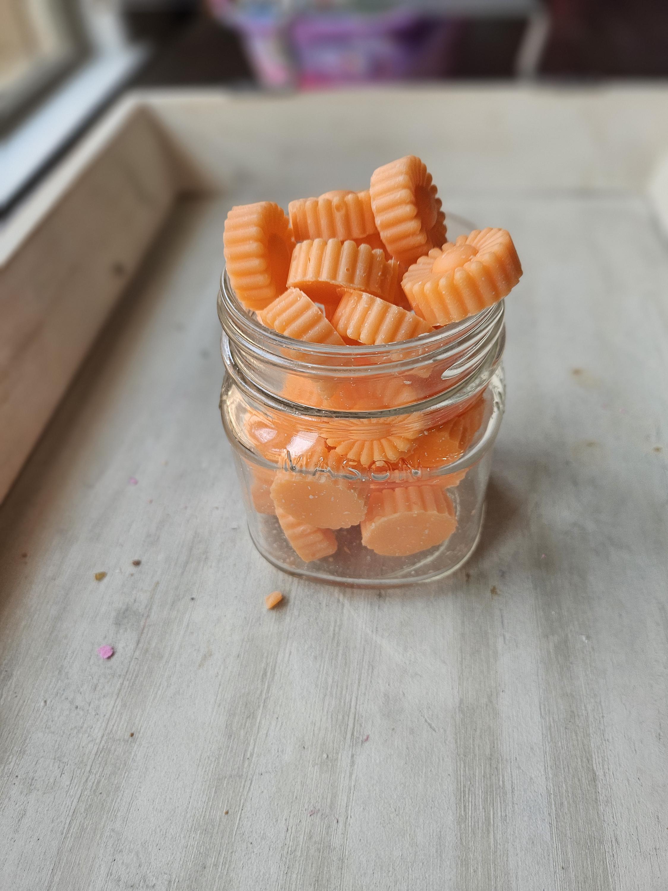 Daisy Soy Wax Melts – Handmade Floral Wax Tarts – Cute Gift for Her – Highly Scented Home Fragrance - Thumbnail 6