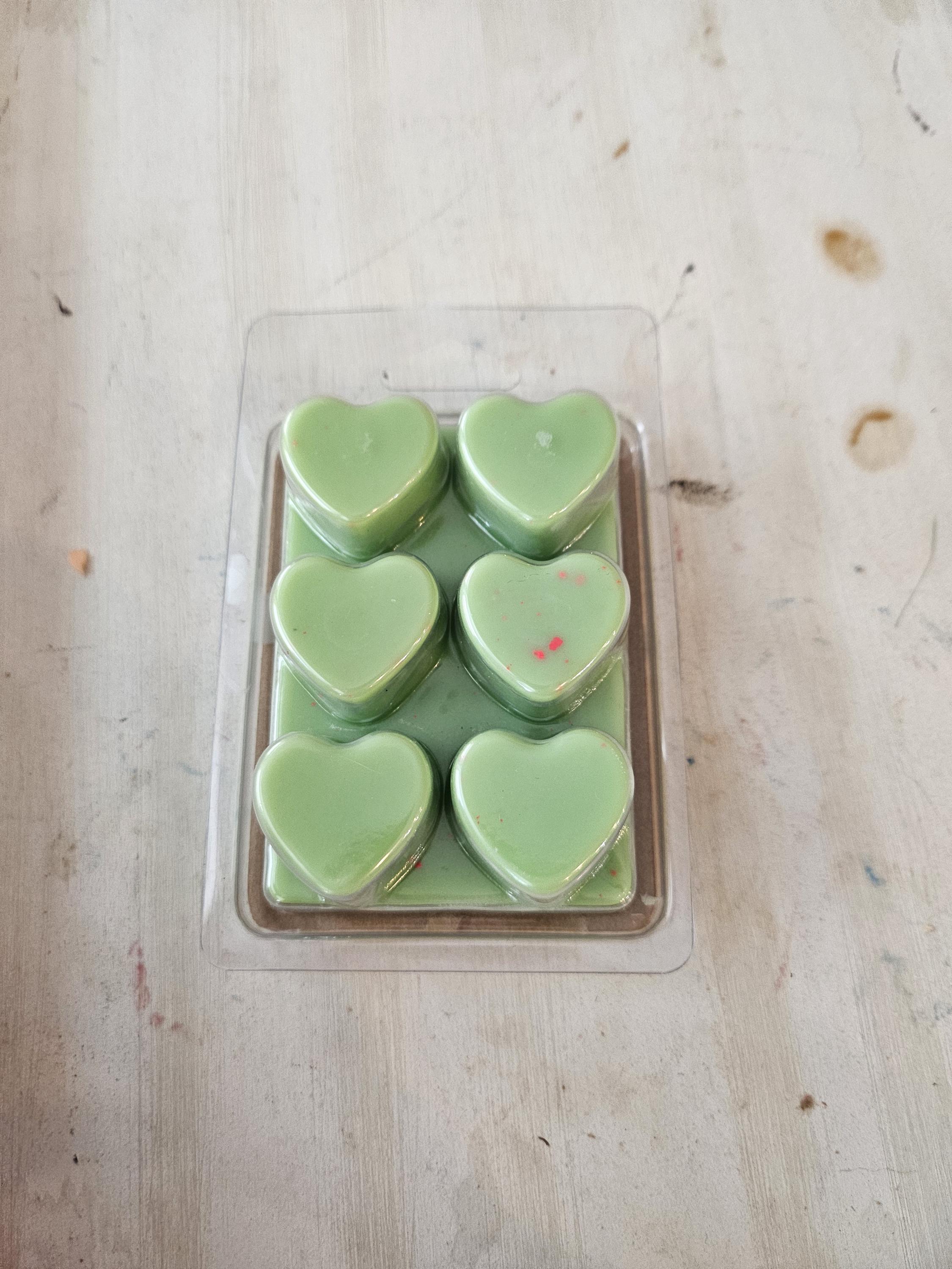 Hand-Poured Soy Wax Melts in Clamshell – Long Lasting, Highly Scented Melts for Warmers - Thumbnail 3