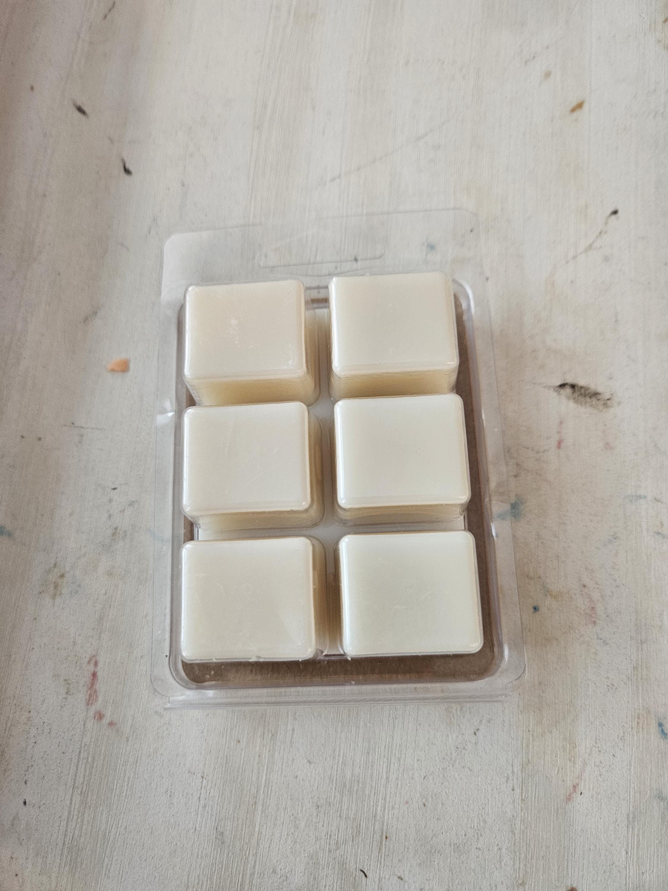 Hand-Poured Soy Wax Melts in Clamshell – Long Lasting, Highly Scented Melts for Warmers - Thumbnail 2