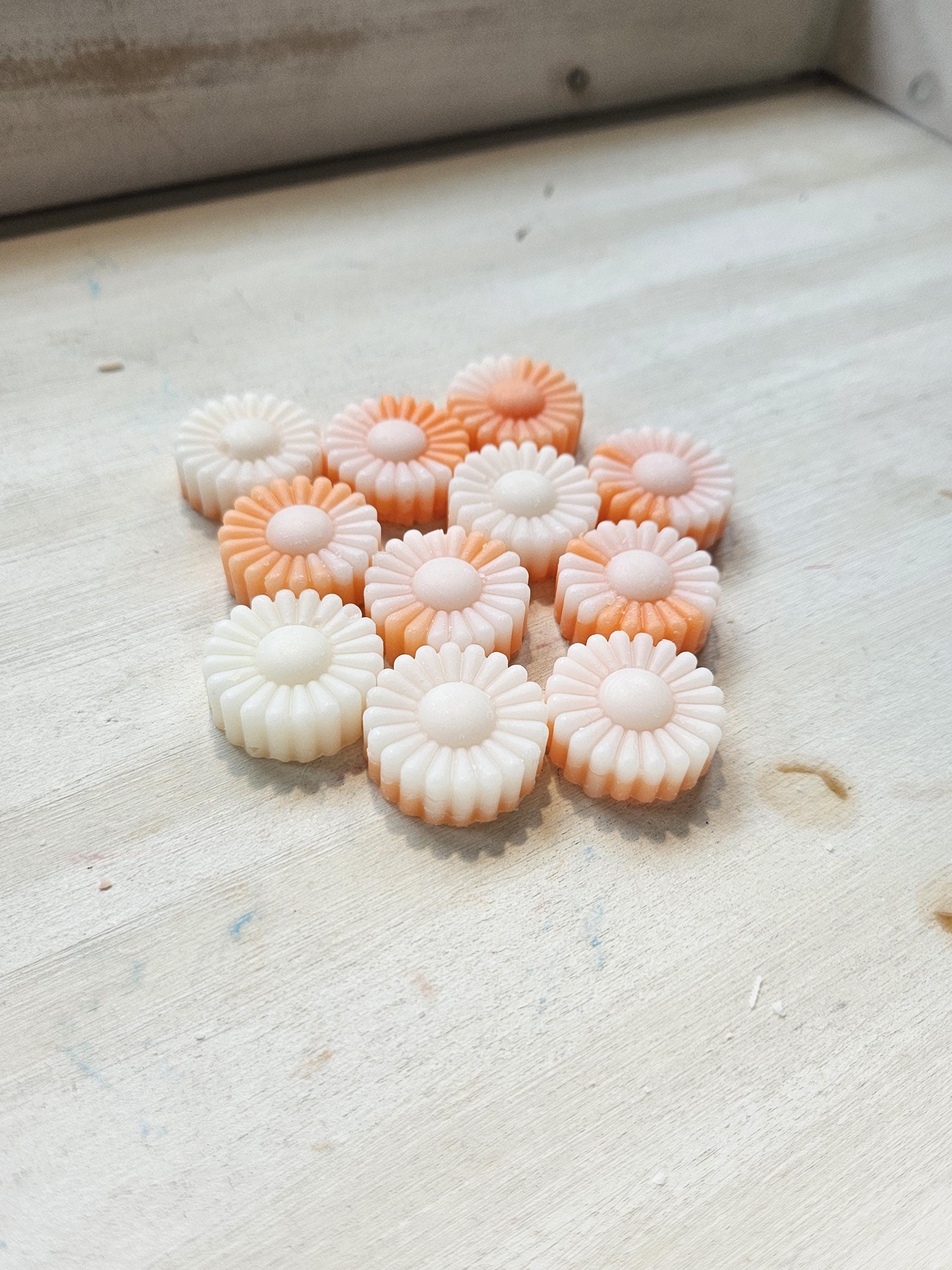 Daisy Soy Wax Melts – Handmade Floral Wax Tarts – Cute Gift for Her – Highly Scented Home Fragrance - Thumbnail 2