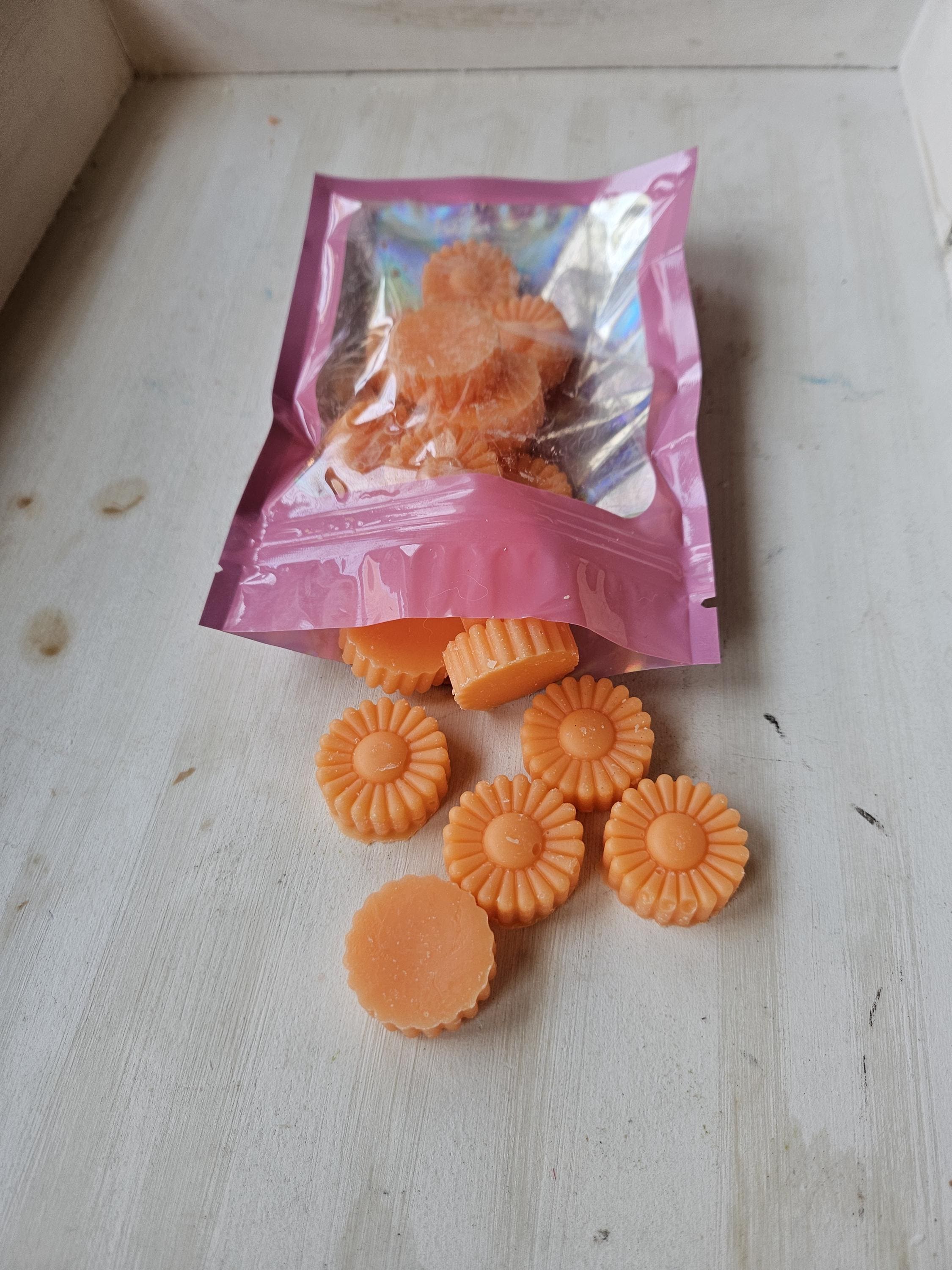 Daisy Soy Wax Melts – Handmade Floral Wax Tarts – Cute Gift for Her – Highly Scented Home Fragrance - Thumbnail 4