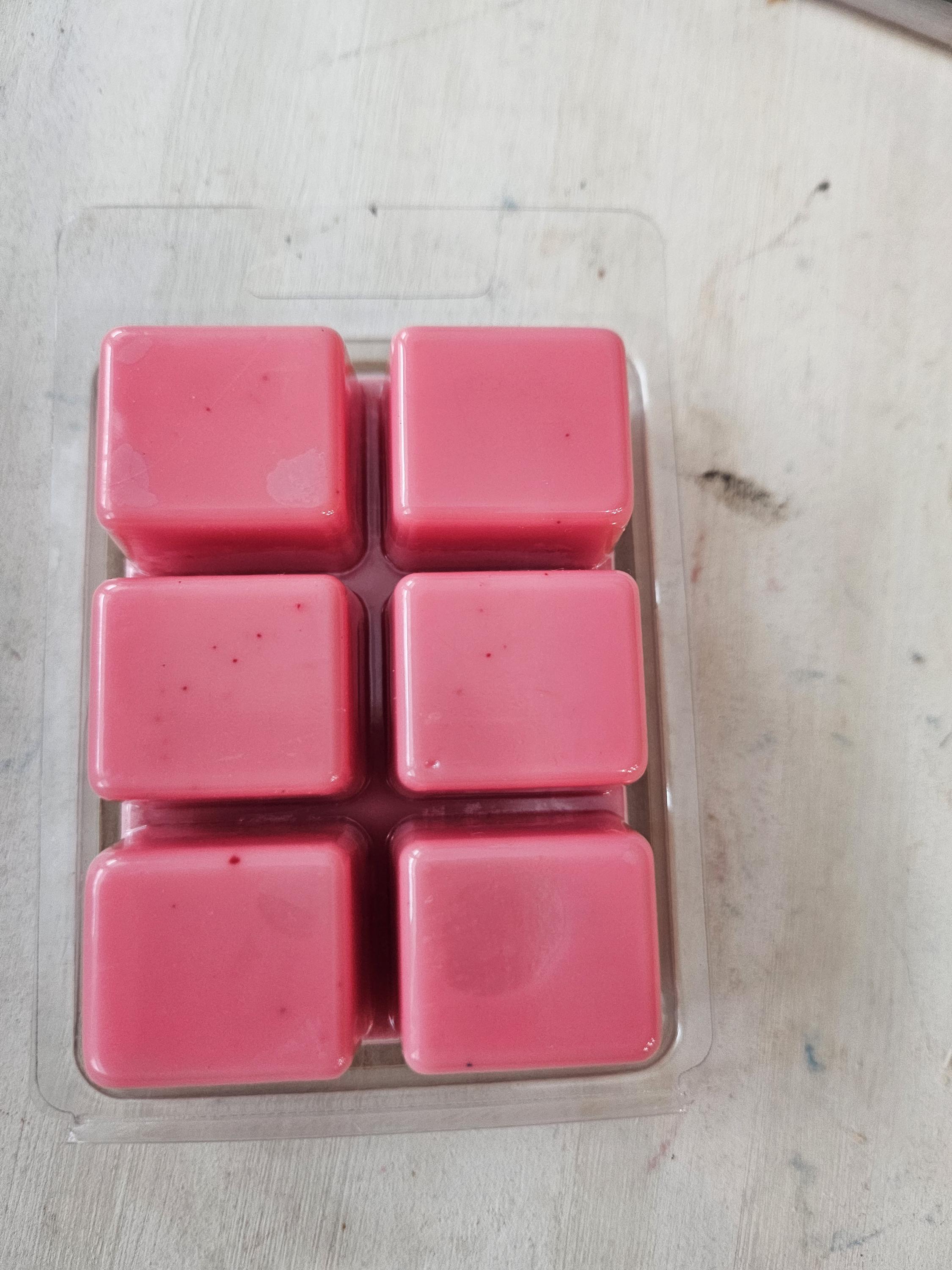 Hand-Poured Soy Wax Melts in Clamshell – Long Lasting, Highly Scented Melts for Warmers - Thumbnail 6