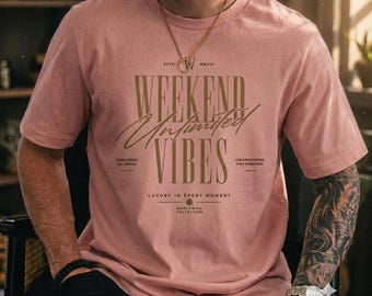 Camiseta con tipografía "Weekend Vibes"
