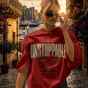 Camiseta "Imparable, nunca te conformes" / Camiseta con tipografía motivacional imagen 4