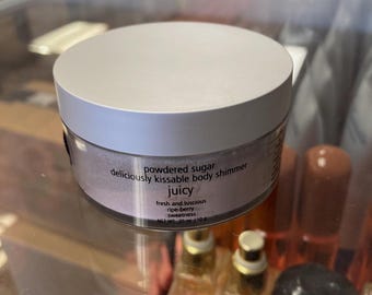 Jessica Simpson Dessert Beauty Brillo corporal en polvo besable en JUICY NEW