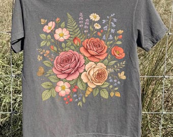 Camiseta vintage retro con estampado de rosas, camiseta romántica floral natural Comfort Colors®, top de jardín botánico, camiseta shabby chic de rosas