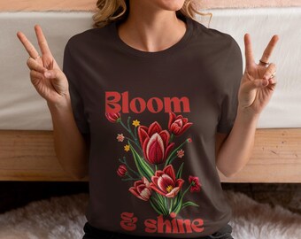 Maglietta con grafica floreale: Bloom and Shine Bouquet Tee