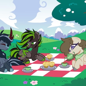 K&ouml;nnte beinhalten: Eine digitale Illustration von drei stilisierten Ponys bei einem Picknick auf einer rot-wei&szlig; karierten Decke. Die Ponys sind dunkelblau, schwarz mit gr&uuml;nen Akzenten und hellbeige. Sie sind von Teetassen und Tellern mit Muffins umgeben.