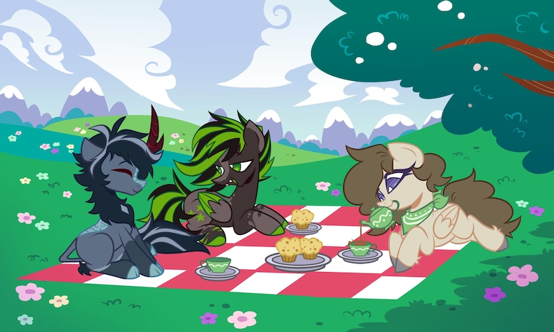 K&ouml;nnte beinhalten: Eine digitale Illustration von drei stilisierten Ponys bei einem Picknick auf einer rot-wei&szlig; karierten Decke. Die Ponys sind dunkelblau, schwarz mit gr&uuml;nen Akzenten und hellbeige. Sie sind von Teetassen und Tellern mit Muffins umgeben.