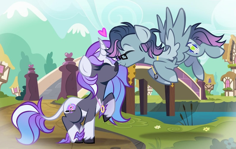 K&ouml;nnte beinhalten: Eine digitale Illustration von zwei Zeichentrickponys. Eines ist ein dunkelgraues Einhorn mit violetter und blauer M&auml;hne und Schweif, das eine goldene Halskette tr&auml;gt. Das andere ist ein graues Pegasus mit Brille und violett gestr&auml;hnter M&auml;hne.