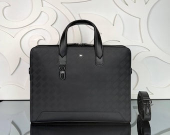 The City's New Icon: Maximum Style, Both in the Office and on the Go