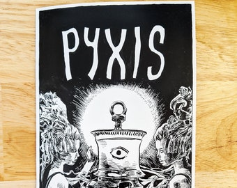 Puede incluir: Ilustración en blanco y negro de dos figuras que flanquean un recipiente estilizado con un ojo en la parte delantera. El recipiente está iluminado por una luz brillante. El texto "PYXIS" está en la parte superior de la imagen.