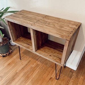 Support de rangement en bois et vinyle durable, trois ou deux compartiments pour vinyles, pieds en métal pour plus de stabilité, porte-disque fabriqué à la main pour les collectionneurs