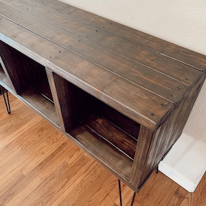 Beau support pour vinyles en bois, rangement LP artisanal haut de gamme, plusieurs compartiments, parfait pour les mélomanes et les amateurs de vintage