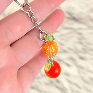 Portachiavi arancione / Portachiavi con frutta carina / Portachiavi con mandarino realistico / Doppio ciondolo arancione / Portachiavi con agrumi per borse, regali o zaini