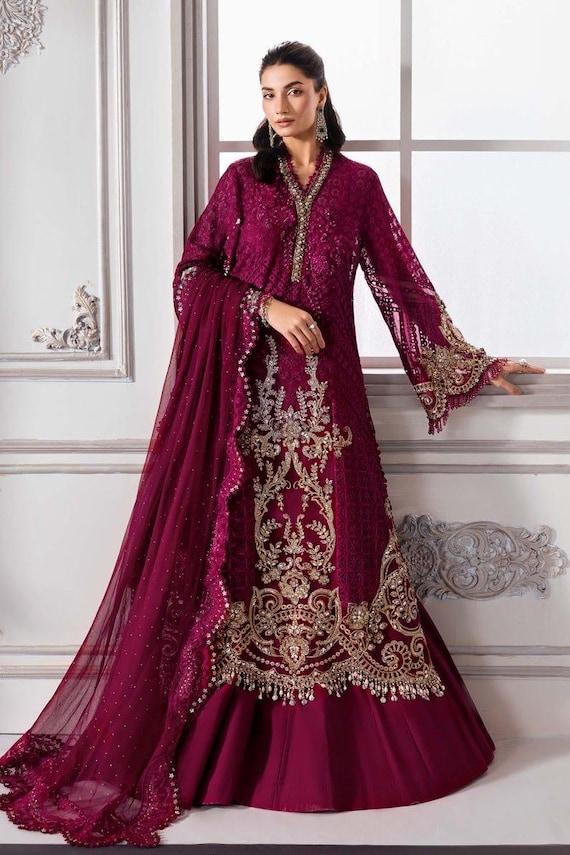 green emerald velvet dress Black Pakistani Maxi Dress - Afrozeh La Fuchsia Formals '23 main image 0