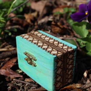 Small Painted Box with Wood Burned Design - Box Collector Gift - Wooden Keepsake Box - Pyrography Art - OOAK