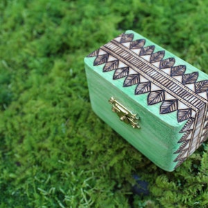 Small Green Painted Box with Wood Burned Design - Box Collector Gift - Wooden Keepsake Box - Pyrography Art - OOAK