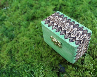 Small Green Painted Box with Wood Burned Design - Box Collector Gift - Wooden Keepsake Box - Pyrography Art - OOAK