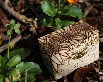 Small Box with Wood Burned Flowers and Leaves - Box Collector Gift - Wooden Keepsake Box - Pyrography Art - OOAK