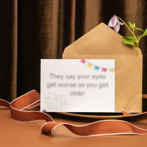 BIGLIETTO D'AUGURI SFOCATO, Biglietto d'auguri con messaggio personalizzato, Vista difettosa, Biglietto per la vista, Divertente biglietto d'auguri con messaggio divertente per vista difettosa, Biglietto di compleanno