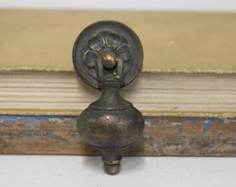 Antique brass drawer pull w/ Flower plate architectural salvage restoration hardware supplies Victorian