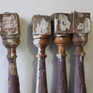 Four antique wood posts chippy spindles architectural salvage supplies table legs repurpose painted spindle immagine 2